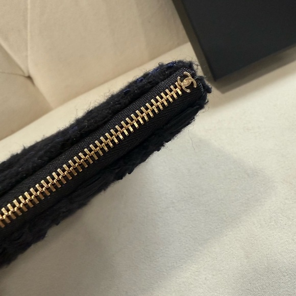 Chanel 19 Tweed O-case Clutch - Picture 6 of 11